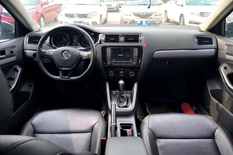 Used Volkswagen Sagitar 2018 280TSI DSG Comfort Model Center Console