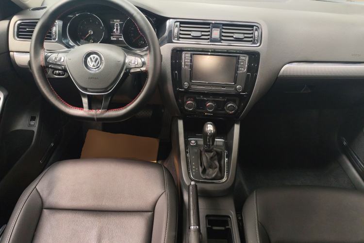 Used Volkswagen Sagitar 2018 280TSI DSG Ignite Edition Center Console