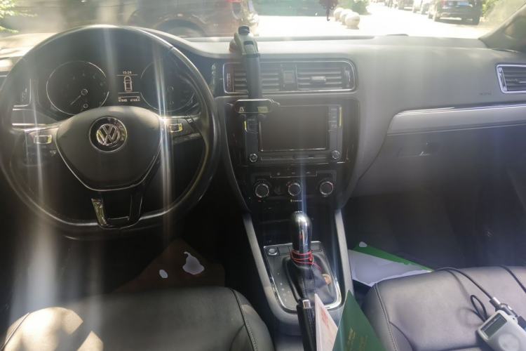 Used Volkswagen Sagitar 2018 280TSI DSG Ignite Edition Center Console