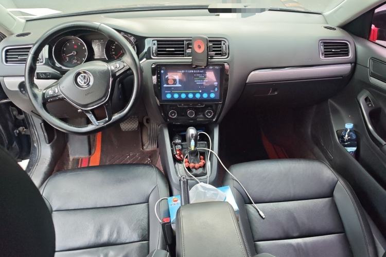Used Volkswagen Sagitar 2018 180TSI DSG Prestige Edition Center Console