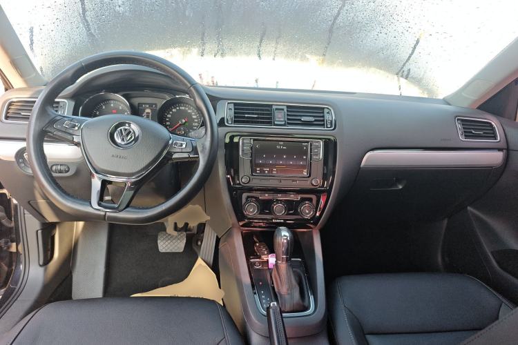 Used Volkswagen Sagitar 2018 180TSI DSG Prestige Edition Center Console