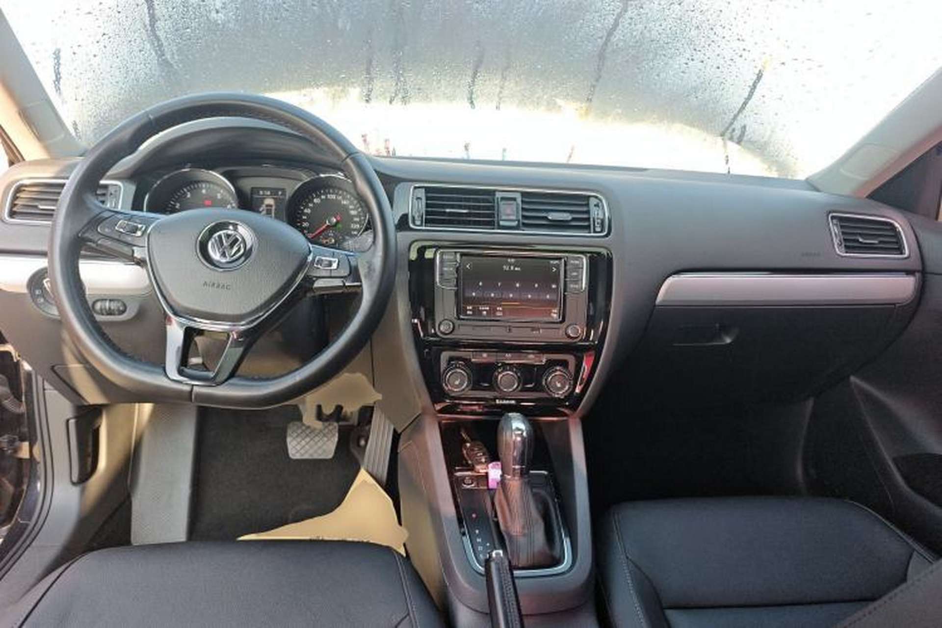 Used Volkswagen Sagitar 2018 180TSI DSG Prestige Edition Center Console