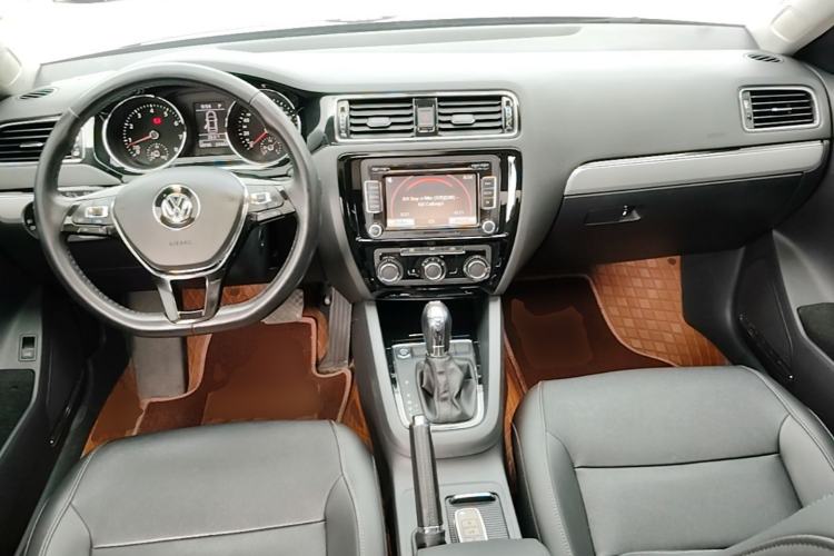 Used Volkswagen Sagitar 2018 280TSI DSG Comfort Model Center Console