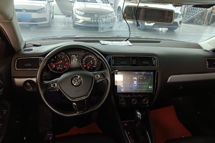 Used Volkswagen Sagitar 2018 280TSI DSG Comfort Model Center Console