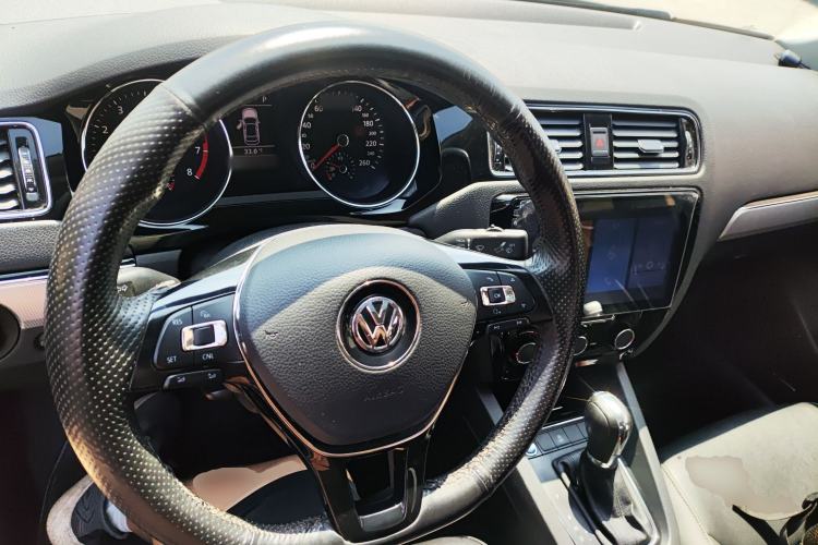 Used Volkswagen Sagitar 2018 280TSI DSG Ignite Edition Center Console