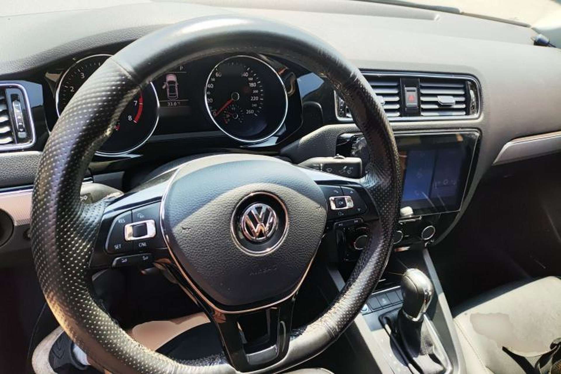 Used Volkswagen Sagitar 2018 280TSI DSG Ignite Edition Center Console