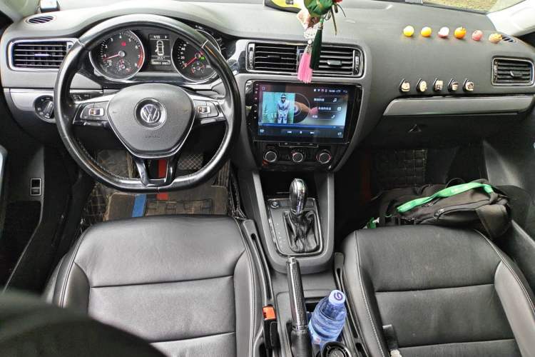 Used Volkswagen Sagitar 2018 280TSI DSG Comfort Model Center Console