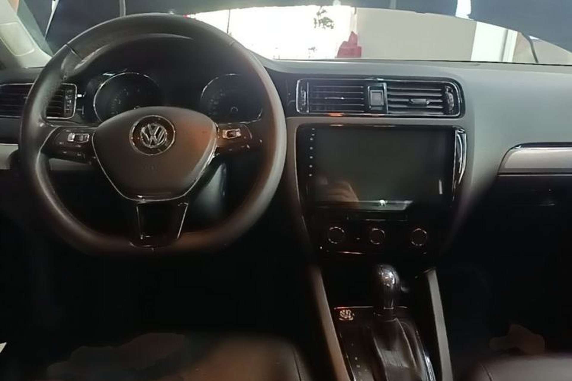 Used Volkswagen Sagitar 2018 1.6L Automatic Comfort Model Center Console