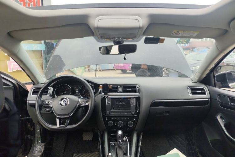 Used Volkswagen Sagitar 2018 280TSI DSG Luxury Model Center Console