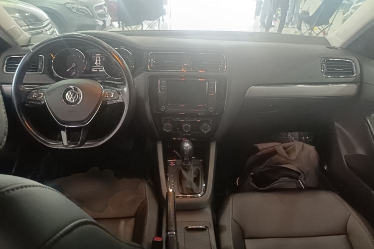 Used Volkswagen Sagitar 2018 280TSI DSG Ignite Edition Center Console