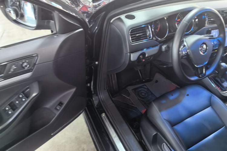 Used Volkswagen Sagitar 2018 280TSI DSG Ignite Edition Driver Seat