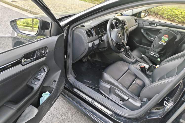 Used Volkswagen Sagitar 2018 280TSI DSG Comfort Model Driver Seat