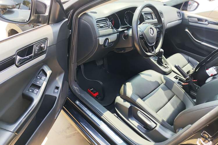 Used Volkswagen Sagitar 2018 280TSI DSG Ignite Edition Driver Seat