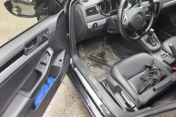 Used Volkswagen Sagitar 2018 1.6L Automatic Comfort Model Driver Seat