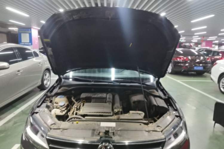 Used Volkswagen Sagitar 2018 280TSI DSG Comfort Model Engine Bay