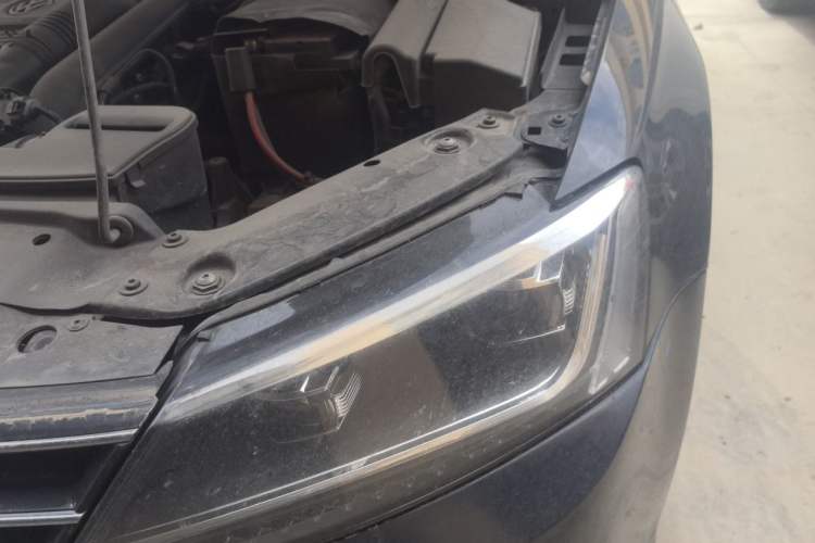 Used Volkswagen Sagitar 2018 180TSI DSG Prestige Edition Engine Bay Left
