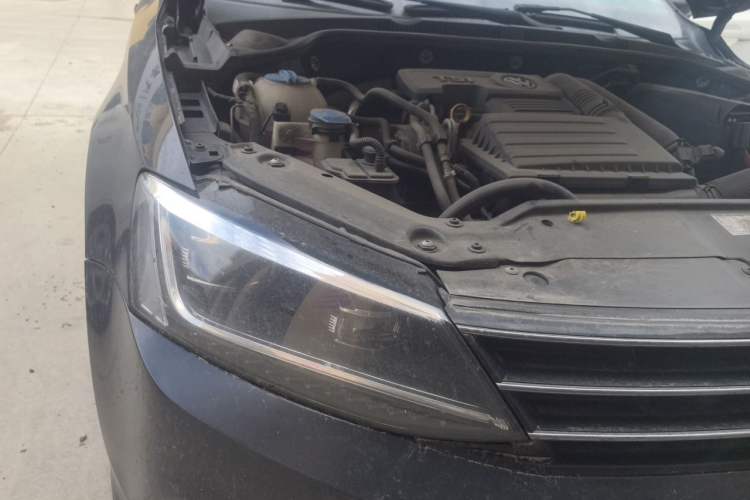 Used Volkswagen Sagitar 2018 180TSI DSG Prestige Edition Engine Bay Right