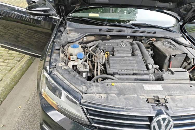 Used Volkswagen Sagitar 2018 280TSI DSG Comfort Model Engine Bay Right