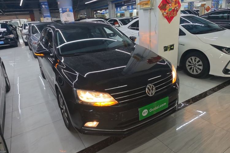 Used Volkswagen Sagitar 2018 1.6L Automatic Comfort Model Front Right 45 Deg