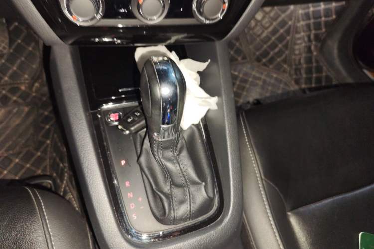 Used Volkswagen Sagitar 2018 280TSI DSG Comfort Model Gear Lever