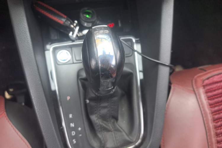 Used Volkswagen Sagitar 2018 180TSI DSG Prestige Edition Gear Lever