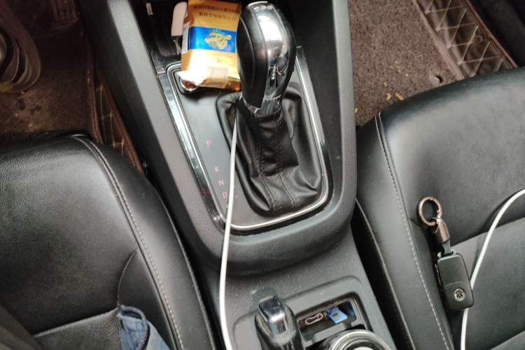 Used Volkswagen Sagitar 2018 180TSI DSG Prestige Edition Gear Lever