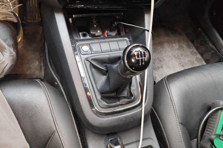 Used Volkswagen Sagitar 2018 1.6L Manual Comfort Model Gear Lever