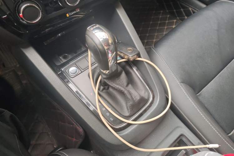 Used Volkswagen Sagitar 2018 280TSI DSG Ignite Edition Gear Lever