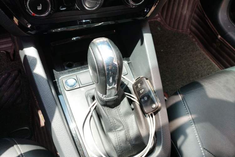 Used Volkswagen Sagitar 2018 180TSI DSG Prestige Edition Gear Lever