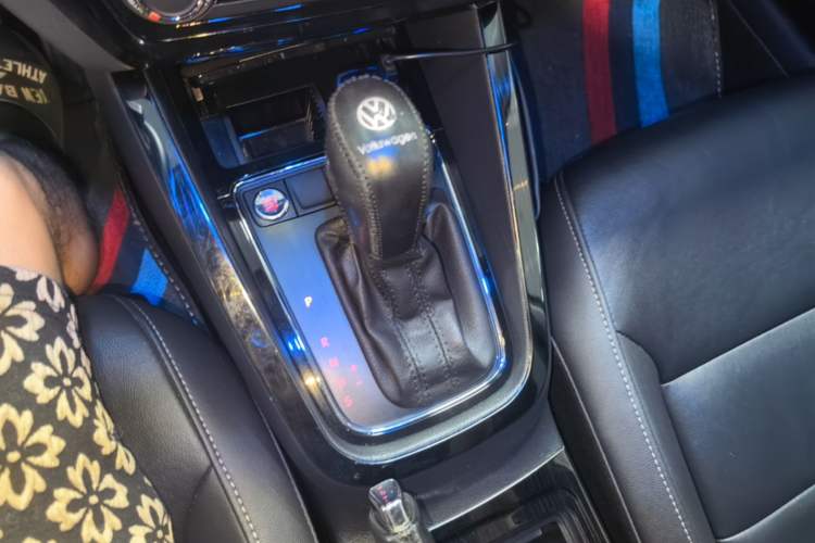 Used Volkswagen Sagitar 2018 280TSI DSG Ignite Edition Gear Lever