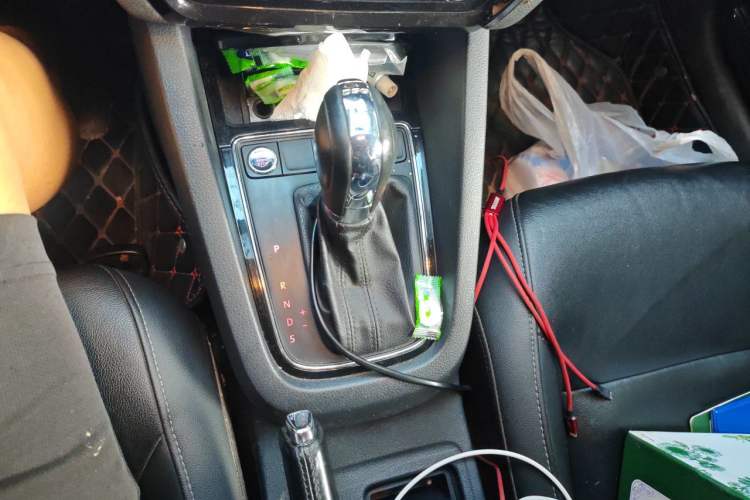 Used Volkswagen Sagitar 2018 280TSI DSG Ignite Edition Gear Lever