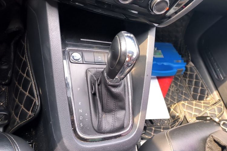 Used Volkswagen Sagitar 2018 280TSI DSG Comfort Model Gear Lever