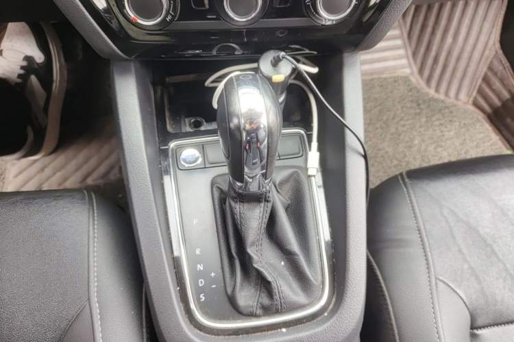 Used Volkswagen Sagitar 2018 1.6L Automatic Comfort Model Gear Lever