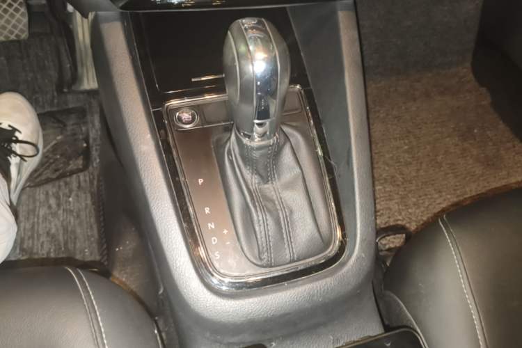 Used Volkswagen Sagitar 2018 1.6L Automatic Comfort Model Gear Lever