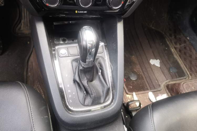 Used Volkswagen Sagitar 2018 1.6L Automatic Comfort Model Gear Lever