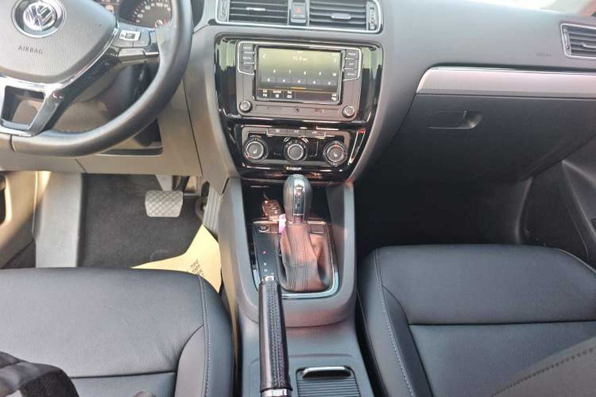 Used Volkswagen Sagitar 2018 180TSI DSG Prestige Edition Gear Lever