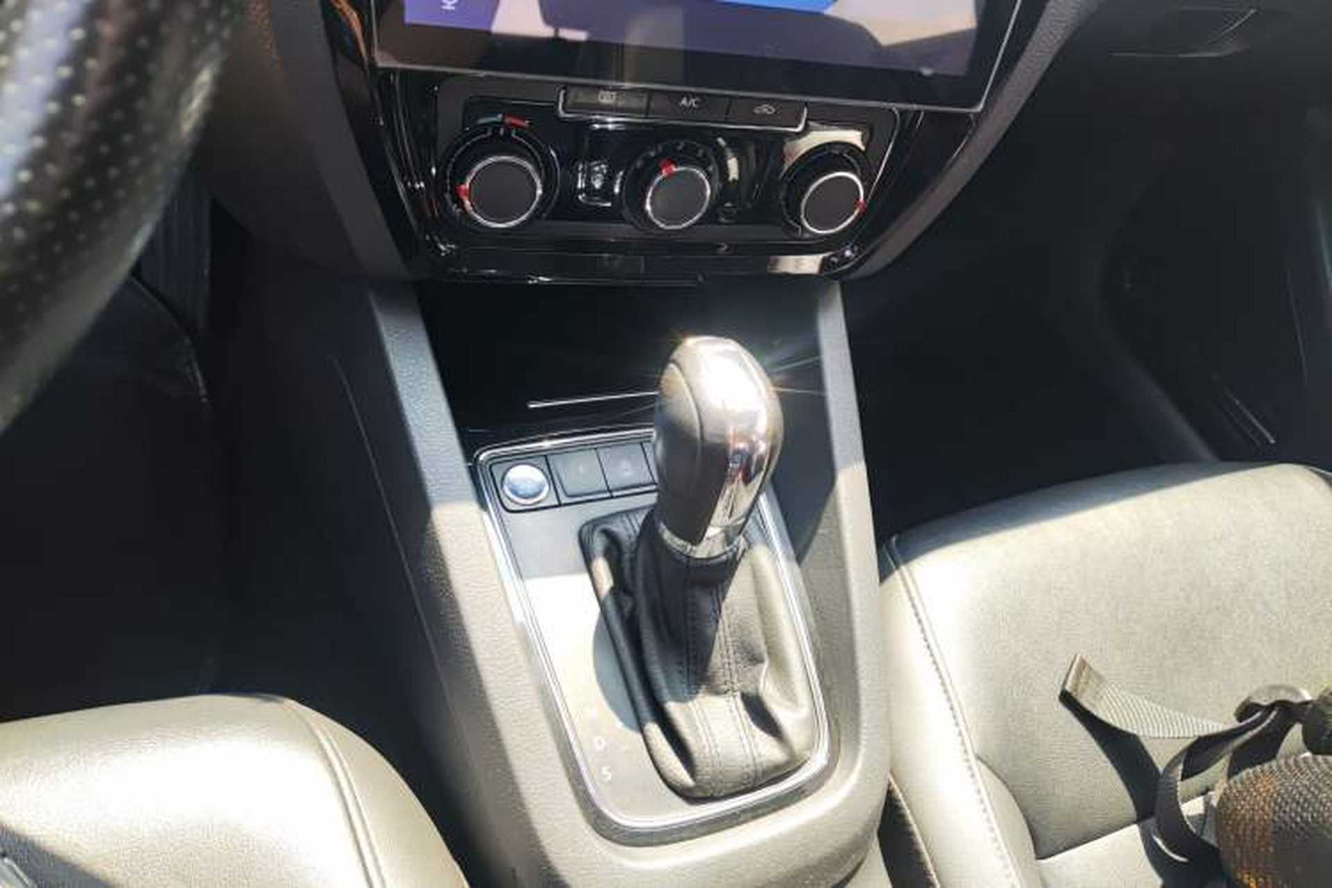 Used Volkswagen Sagitar 2018 280TSI DSG Ignite Edition Gear Lever
