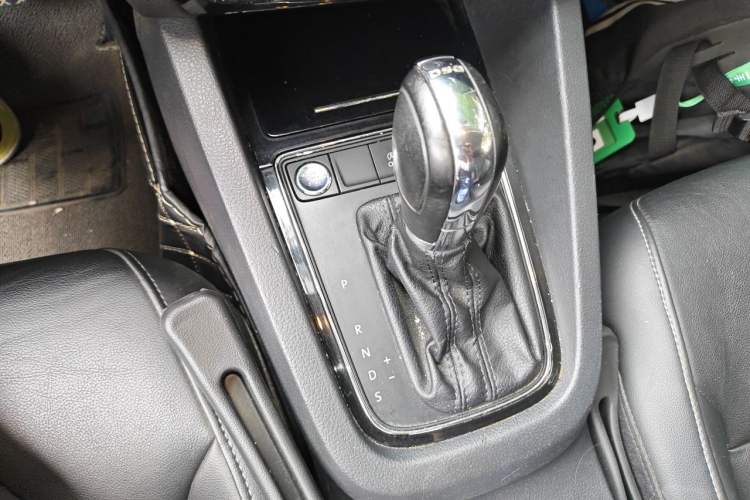 Used Volkswagen Sagitar 2018 280TSI DSG Comfort Model Gear Lever