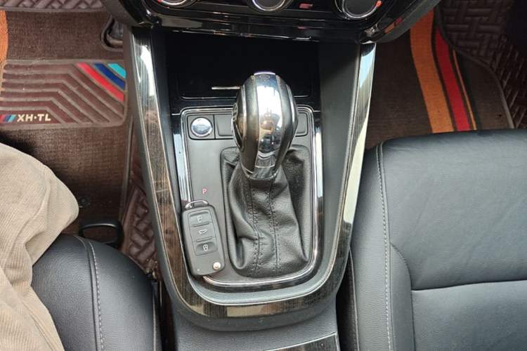 Used Volkswagen Sagitar 2018 1.6L Automatic Comfort Model Gear Lever