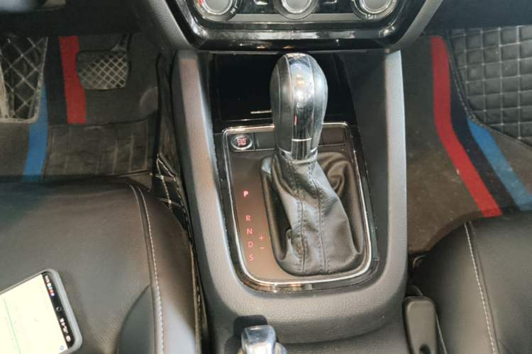 Used Volkswagen Sagitar 2018 280TSI DSG Comfort Model Gear Lever