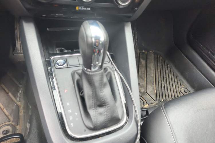 Used Volkswagen Sagitar 2018 1.6L Automatic Comfort Model Gear Lever