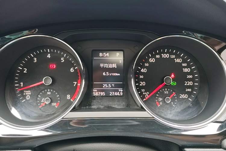 Used Volkswagen Sagitar 2018 280TSI DSG Comfort Model Instrument Cluster