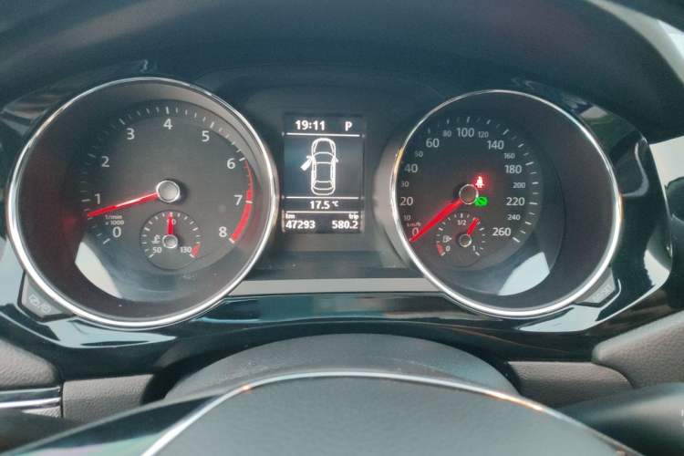 Used Volkswagen Sagitar 2018 280TSI DSG Ignite Edition Instrument Cluster