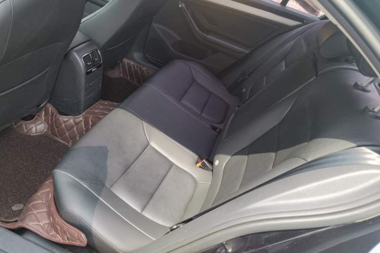 Used Volkswagen Sagitar 2018 1.6L Automatic Comfort Model Interior 2