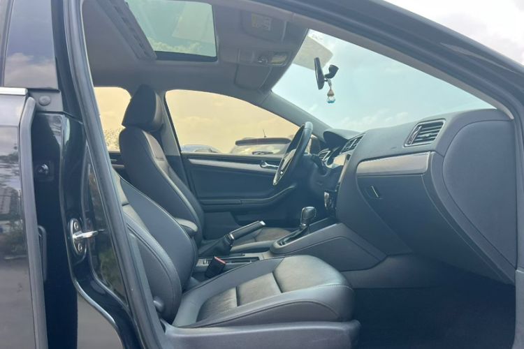 Used Volkswagen Sagitar 2018 280TSI DSG Ignite Edition Interior 3