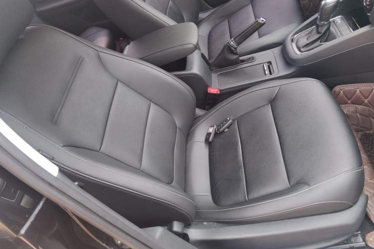 Used Volkswagen Sagitar 2018 1.6L Automatic Comfort Model Interior 4