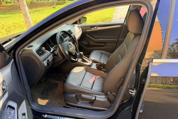Used Volkswagen Sagitar 2018 280TSI DSG Ignite Edition Interior 4