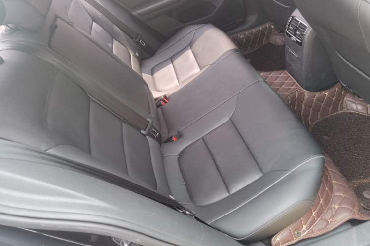 Used Volkswagen Sagitar 2018 1.6L Automatic Comfort Model Interior 5