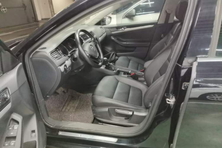 Used Volkswagen Sagitar 2018 280TSI DSG Comfort Model Left Front Seat