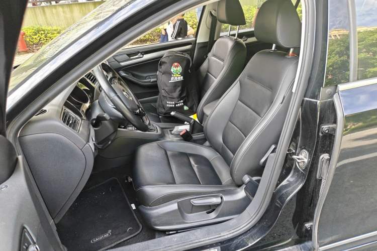 Used Volkswagen Sagitar 2018 280TSI DSG Comfort Model Left Front Seat